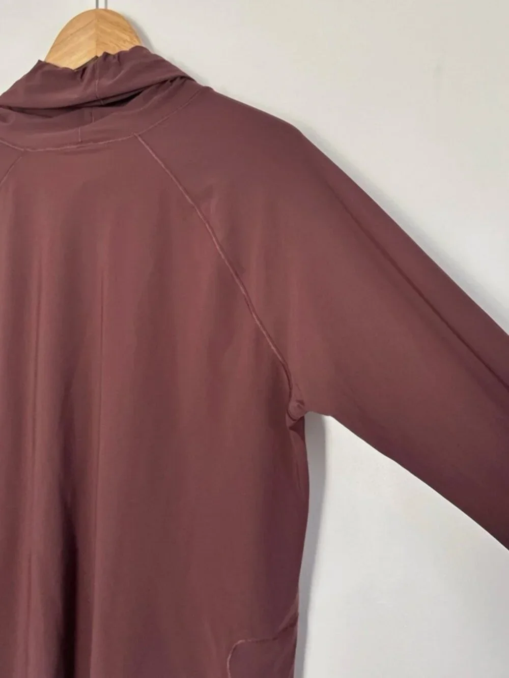 Athleta Ultimate Gaiter Long Sleeve Top Size Large - Brown Athletic Outdoor B52